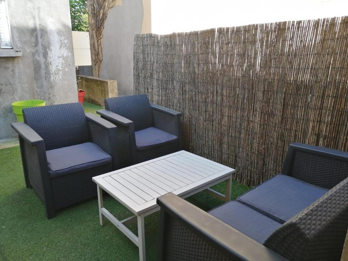 Cosy studio avec grande terrasse de 25 m2 Romainville Exterior foto