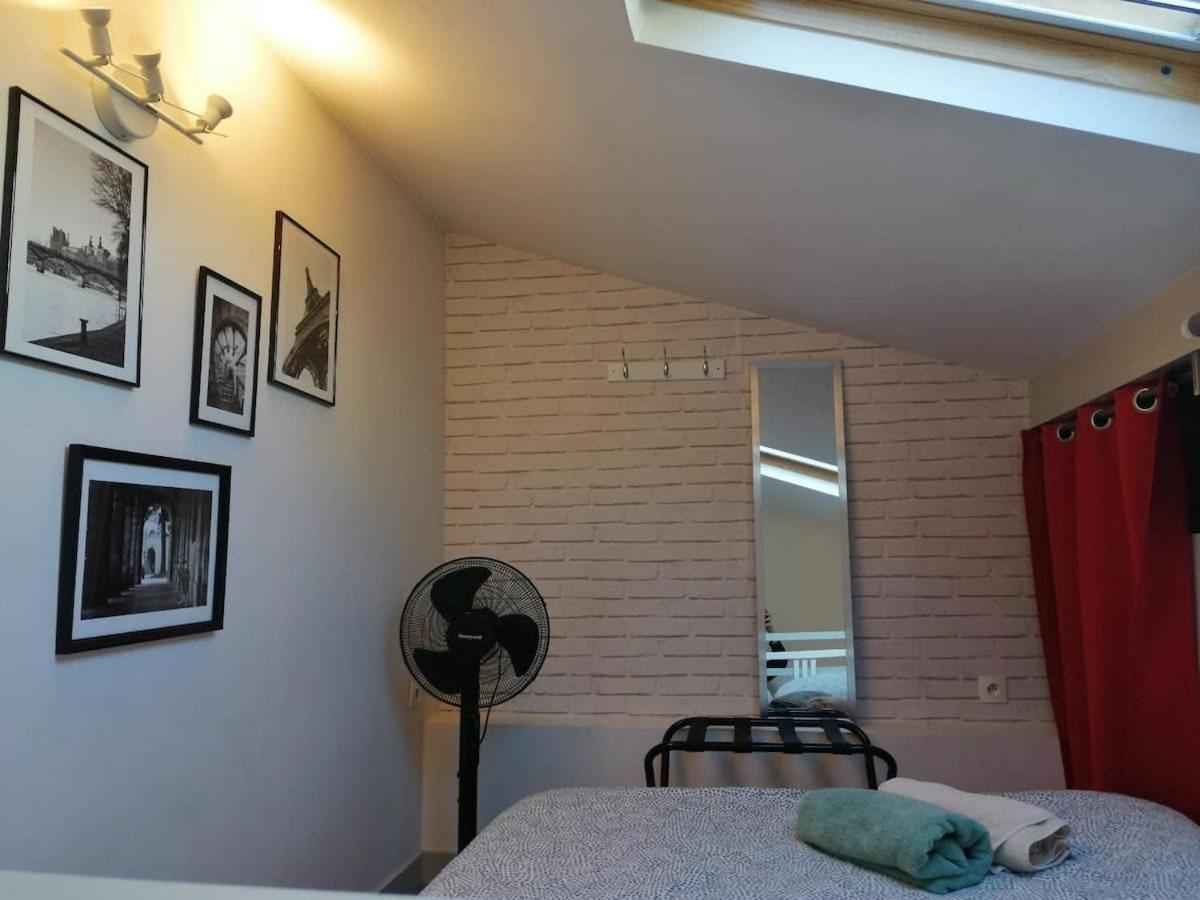 Cosy studio avec grande terrasse de 25 m2 Romainville Exterior foto